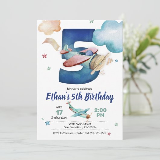 Vliegtuig 5th Birthday Uitnodiging - Vliegtuigthem (Staand voorkant)