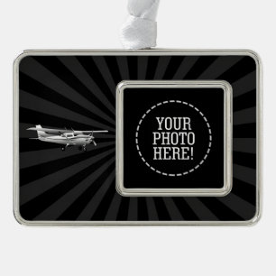 Vliegtuig Cessna Silhouette Flying Black Sunburst Verzilverd Kader Ornament