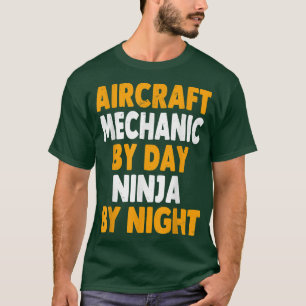 Vliegtuig Mechanic by Day Ninja door Night Funny A T-shirt