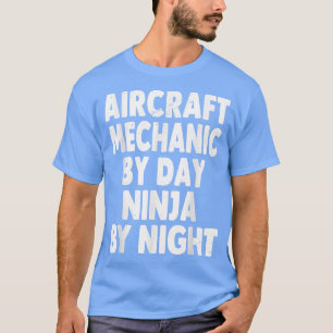 Vliegtuig Mechanic by Day Ninja door Night Funny A T-shirt