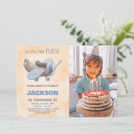 Vliegtuig Verjaardag Uitnodigingen Bruin Grijs met (Staand voorkant)