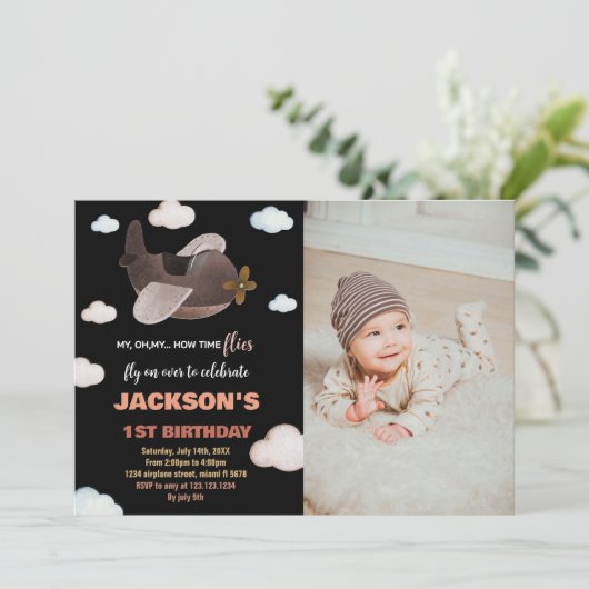 Vliegtuig Verjaardag Uitnodigingen Zwart Bruin W F (Staand voorkant)