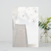 Vliegtuigen boven gebouwen briefpapier (Staand voorkant)