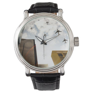 Vliegtuigen boven gebouwen horloge
