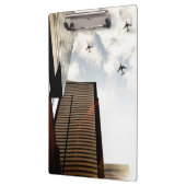 Vliegtuigen boven gebouwen klembord (Links)