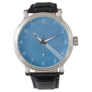Vliegtuigen vliegen in de blauwe lucht horloge