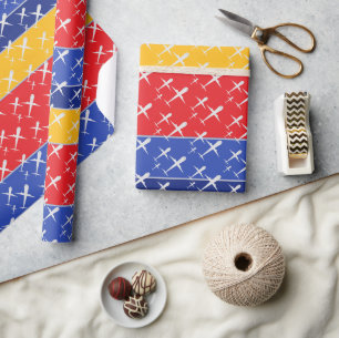 Vliegtuigen vliegen in formatie rood, blauw en gee cadeaupapier