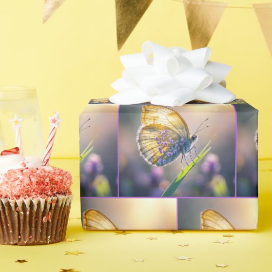 Vlinder met paarse bloemen cadeaupapier (Verjaardagsfeest)
