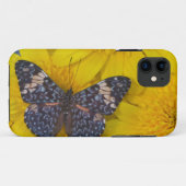 Vlinder op een Gele Bloem Case-Mate iPhone Case (Achterkant (horizontaal))