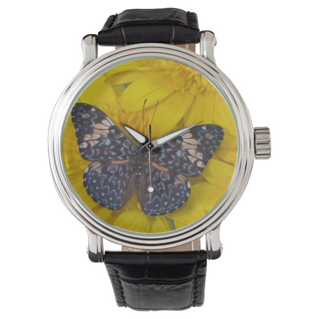 Vlinder op een Gele Bloem Horloge (Voorkant)