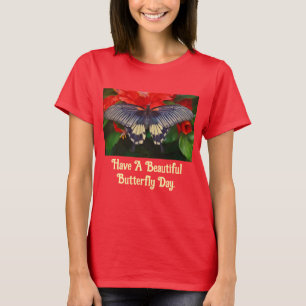 Vlinder Op Rode Bloemen T-Shirt