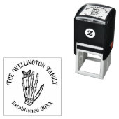 Vlinder op skelet hand familienaam datum opgericht zelfinktende stempel (In situ)