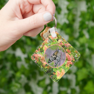 Vlinder tussen de bloemen sleutelhanger