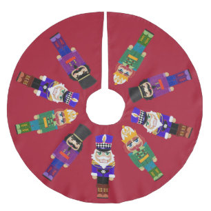 Voedingskrakers voelen zich verward met een tik kerstboom rok