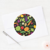 Voedsel op zwarte achtergrond ronde sticker (Envelop)