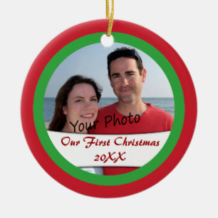 Voeg foto's en jaar toe aan onze eerste kerstversi keramisch ornament