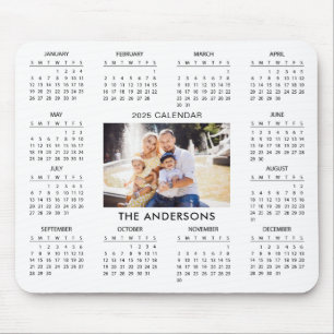 Voeg je eigen familiefoto 2025 kalender toe muismat