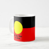 Voeg je eigen TEKST Australian Aboriginal Flag Koffiemok (Voorkant links)