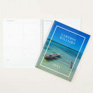 Voeg je naam toe Outrigger kano in ondiepe oceaa Planner