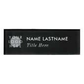 Voeg Logo Elegant Simple Black Magnet Titel toe Naambadge (Voorkant)