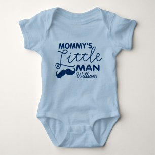Voeg Naam mama's kleine Man toe Romper