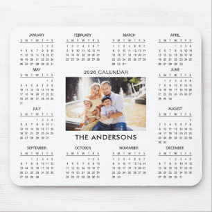 Voeg uw eigen familiefoto 2026 kalender toe muismat