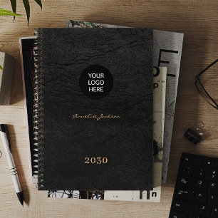 Voeg uw logo elegante zwarte leer 2027 toe planner