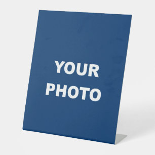 Voeg uw Logo van het Afbeelding van de Foto van he Reclamebord Met Voetstuk