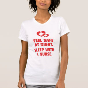 Voel je 's nachts veilig. Slaap met een verpleegst T-shirt