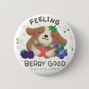 Voelt zich heel goed: Cute hond met bessen Ronde Button 5,7 Cm