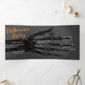 Voer op eigen risico Halloween Party in Drieluik Uitnodiging (Binnen)