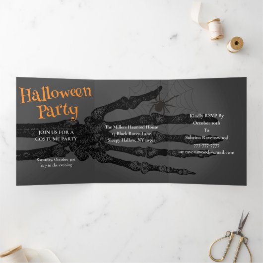 Voer op eigen risico Halloween Party in Drieluik Uitnodiging (Binnen)