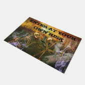 Voer op eigen risico in deurmat (Schuin)