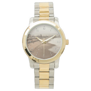 Voetafdrukken op een Foggy Beach Watch Horloge