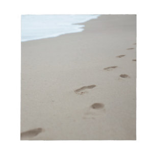 Voetafdrukken op een wit strand in Mozambique Notitieblok