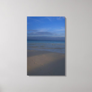 Voetafdrukken op het strand canvas afdruk