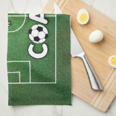 Voetbal coach Gejaard met grasveld en bal Theedoek (Quarter Fold)