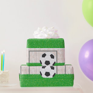 Voetbal en doelpaal op een groen grasveld cadeaupapier