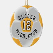 *Voetbal in een Gouden Geel en Wit Keramisch Ornament (Rechts)