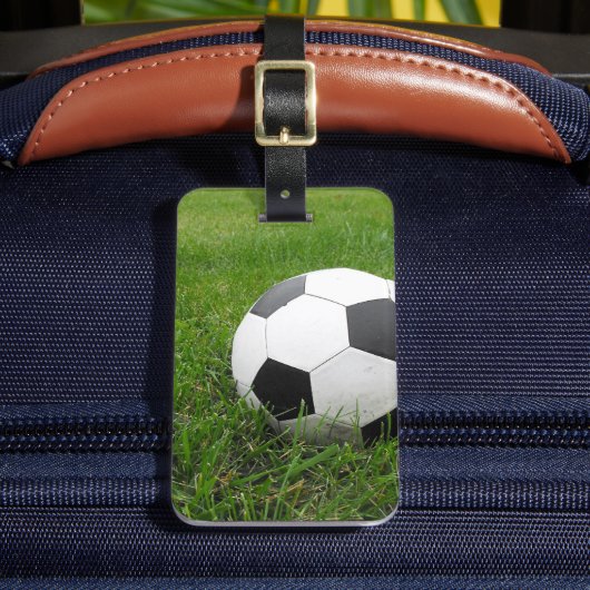 Voetbal in Grass Bagagelabel (Voorkant Insitu 2)