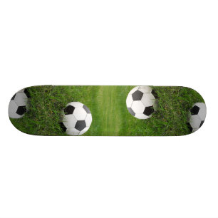 voetbal in Grass Skateboard