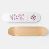 voetbal in roze skateboard (Horizontaal)