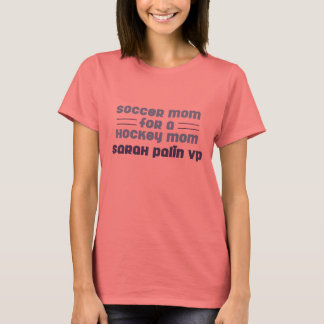 Voetbal Mam voor een Hockey Mam Ringer T-shirt