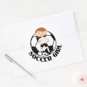 Voetbal meisje 3 en bal zwart en wit v2 ronde sticker (Envelop)