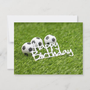 Voetbal met Happy Birthday-woord op groen  Briefkaart
