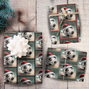 Voetbal met rode Kerstman Hoed Naam Inpakpapier Vel