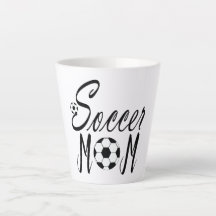 Voetbal moeder latte koffie mokken