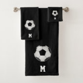 Voetbal & Monogram op zwart Bad Handdoek (Insitu)