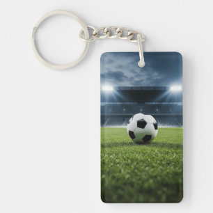 Voetbal op grasveld onder stadionlichten - sleutelhanger