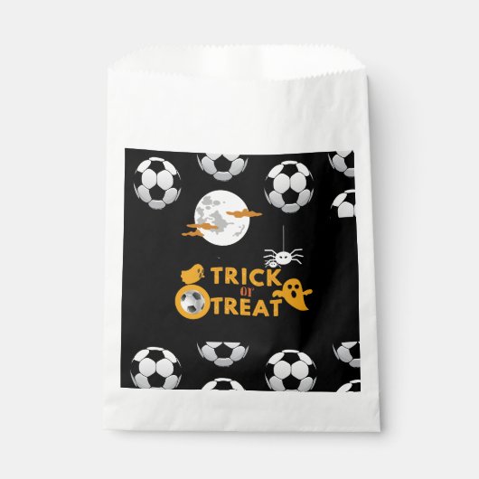 Voetbal op halloween spin trick traktatie bedankzakje (Voorkant)